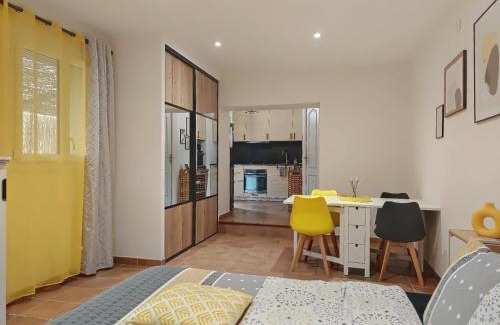 Rochefort-du-Gard House | Discover Cabanon Provençal: Family-Friendly Getaway