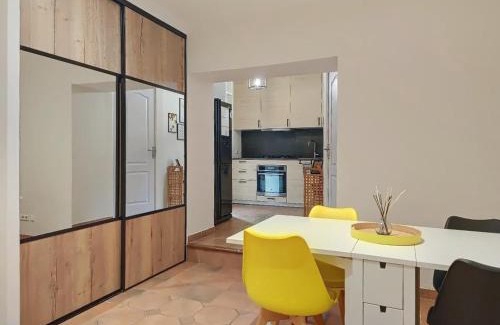 Rochefort-du-Gard House | Discover Cabanon Provençal: Family-Friendly Getaway