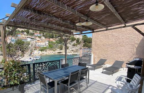 Calanque de Morgiou Bed & Breakfast | Scenic Ocean View at Nouveau Cabanon L Illette, Niolon