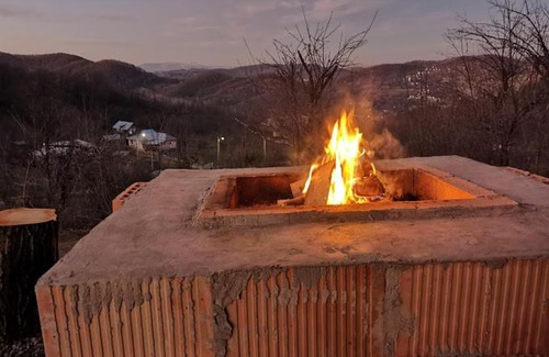 Provita de Jos House | Pet Friendly Haven: Cabanuta Fara Fite - Guest Rated 9.3/10