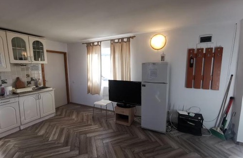 Provita de Jos House | Pet Friendly Haven: Cabanuta Fara Fite - Guest Rated 9.3/10