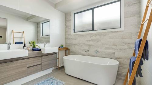 Bogangar House | Beachfront Cabarita Reef House with Pool and Family-Friendly Fun
