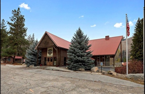 Lowman Cabin | Cozy Cabin 1 at Southfork Lodge - Perfect for Couples