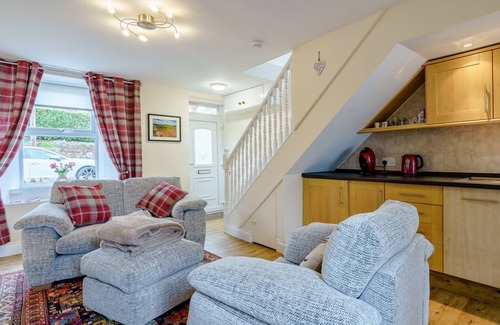 Chirnside Cottage | Cozy Cottage for 2: Pet-Friendly with Kitchen Amenities