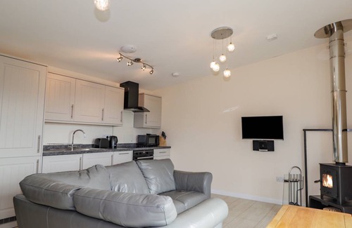 Lonmore Cottage | Inviting 90 m² Cottage with Kitchen for Perfect Getaway