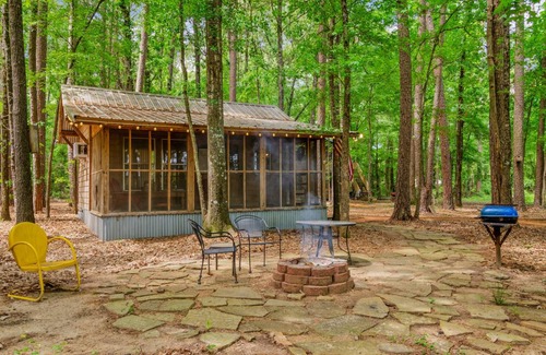 Tyler Cabin | Discover The Happy Pine Cone with a Fully Equipped Kitchen