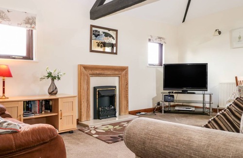 Edburton Cottage | Cozy 90 m² Cottage for 4 Guests with Pet-Friendly Amenities