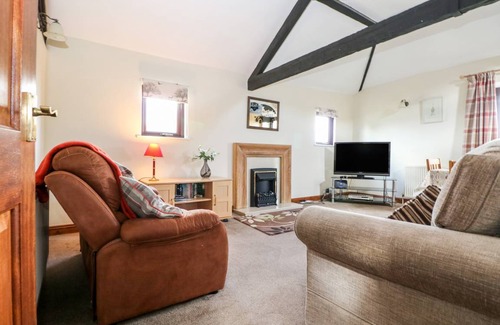 Edburton Cottage | Cozy 90 m² Cottage for 4 Guests with Pet-Friendly Amenities