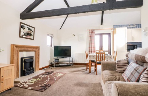 Edburton Cottage | Cozy 90 m² Cottage for 4 Guests with Pet-Friendly Amenities