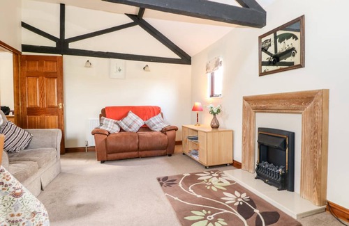 Edburton Cottage | Cozy 90 m² Cottage for 4 Guests with Pet-Friendly Amenities