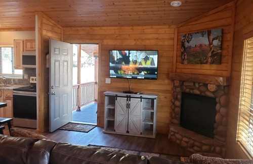 Pine Cabin | Remodeled Cabin #1: 2 Bedrooms, Full Kitchen & Breakfast