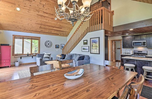 Nekoosa Cabin | Ideal Cabin Steps from Beach with Ocean View and Spa