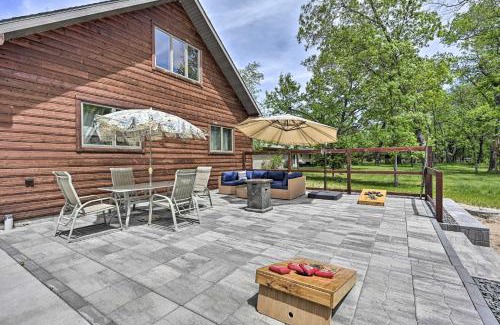 Nekoosa House | Beachside Retreat: Cabin 1 Mi to Sand Valley & Oceanfront