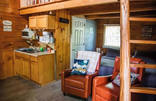 Columbia Cabin | Cozy Log Cabin Retreat by Green River & Cumberland Lakes