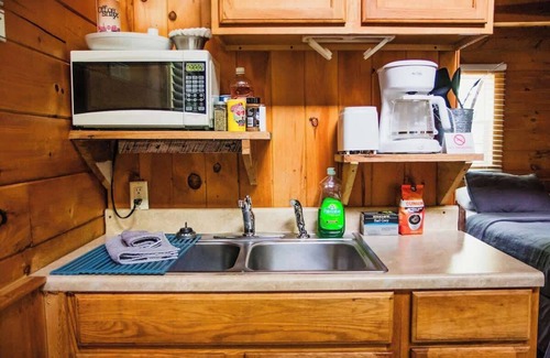 Columbia Cabin | Cozy Log Cabin Retreat by Green River & Cumberland Lakes