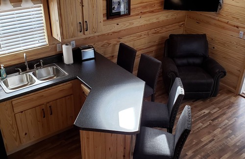Christopher Creek Cabin | Discover Cabin #10: A Pet-Friendly Loft Retreat