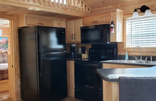 Christopher Creek Cabin | Discover Cabin #10: A Pet-Friendly Loft Retreat