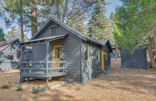 Twin Peaks Cabin | Rustic Cabin #10: Tranquil Getaway Near Lake Arrowhead