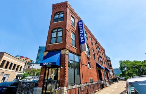 River West Apartment | Inviting Cabin 105 by 747 Lofts: Family-Friendly Retreat