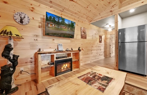 Atlanta Cabin | Family-Friendly Cabin#2 at Northern Comfort with Kitchen