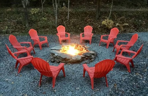 Waterbury Cabin | Cozy Cabin 2: Experience the Charm of an Austrian Chalet