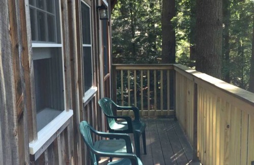 Waterbury Cabin | Cozy Cabin 2: Experience the Charm of an Austrian Chalet