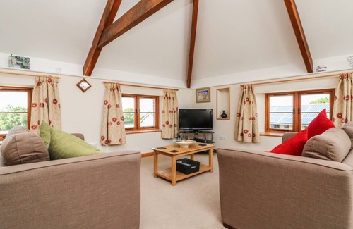 Torrington Cottage | Spacious 2-Bedroom Cottage with Kitchen for 4 Guests