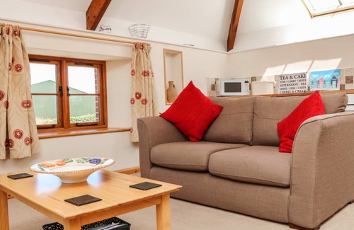 Torrington Cottage | Spacious 2-Bedroom Cottage with Kitchen for 4 Guests
