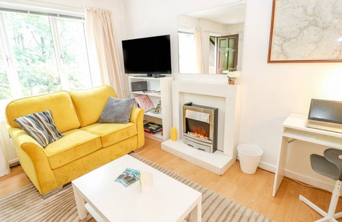 Wadsworth Cottage | Spacious 2-Bedroom Cottage for Family Getaways