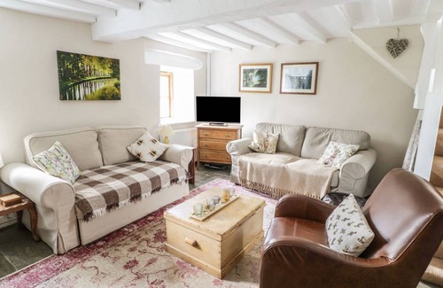 Glyndyfrdwy Cottage | Cozy 2-Bedroom Cottage with Kitchen for 4 Guests