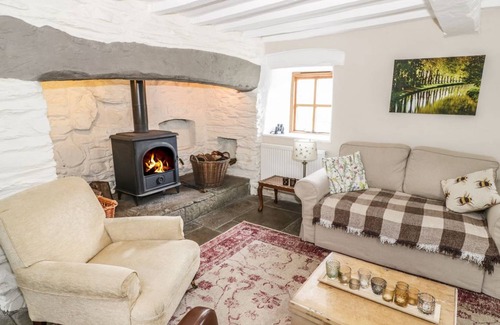 Glyndyfrdwy Cottage | Cozy 2-Bedroom Cottage with Kitchen for 4 Guests