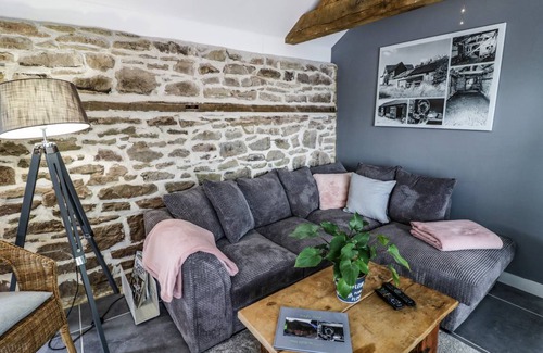Bodenham Cottage | Pet-Friendly 2-Bedroom Cottage for Up to 4 Guests