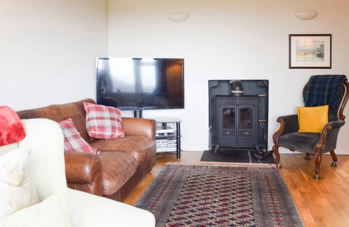 Gartmore Cottage | Lake View Cottage for 4 - Child Friendly & Top Rated
