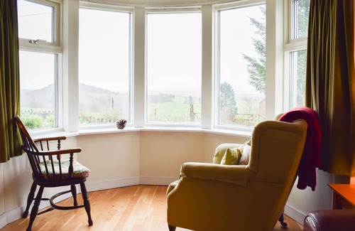 Gartmore Cottage | Lake View Cottage for 4 - Child Friendly & Top Rated