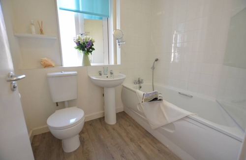 Southwold Cottage | Cozy Oceanfront Cottage with 2 Bedrooms for Four Guests