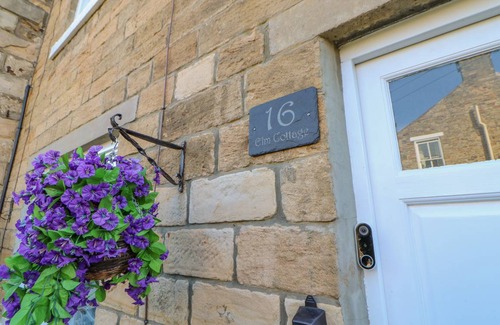 Wolsingham Cottage | Cozy 2-Bedroom Cottage with Ocean View for Up to 4 Guests