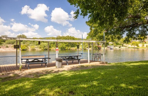Burnet Cabin | Cozy Cabin 2: Enjoy Pool Access and Lake Views Today