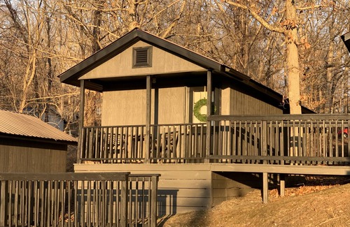 Farmers Cabin | Experience Cabin 2 at Cave Run Lake with Pool & Breakfast