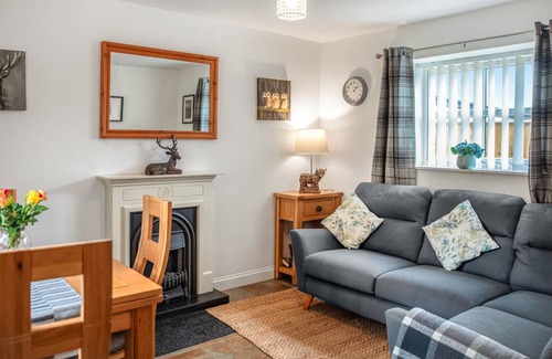 Consett Cottage | Cozy Cottage with 2 Bedrooms, Perfect for Families & Pets