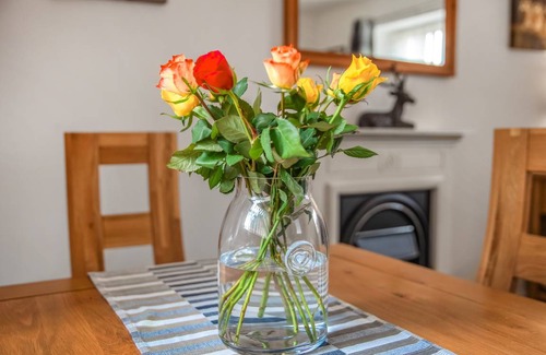 Consett Cottage | Cozy Cottage with 2 Bedrooms, Perfect for Families & Pets