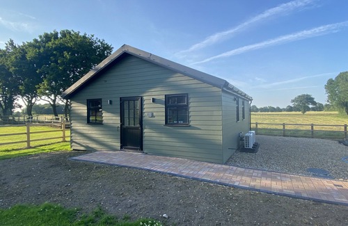 East Dereham Cabin | Idyllic Cabin Hideaway with Pool & Spa at Glenfyne