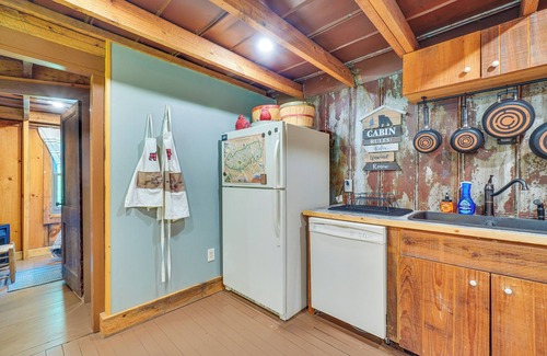Tallassee Cottage | Pet-Friendly Cabin Near Great Smoky Mountains National Park