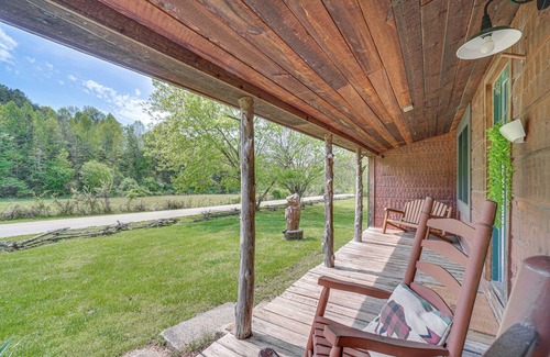 Tallassee Cottage | Pet-Friendly Cabin Near Great Smoky Mountains National Park
