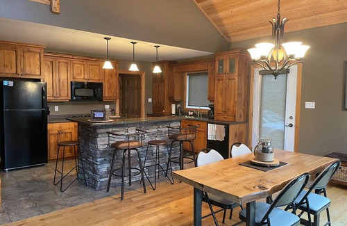 Wasagaming Cabin | Experience Elegance at Clear Lake with Oceanfront Views