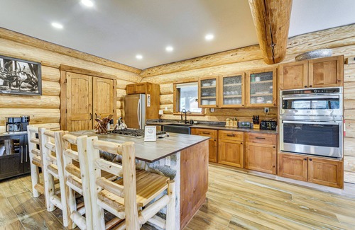 Red River Cabin | Cabin 3/4 Mi to Red River Ski & Summer Area