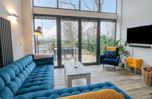 Hetton-le-Hole Cottage | Spacious 3-Bedroom Cottage with Pet-Friendly Amenities