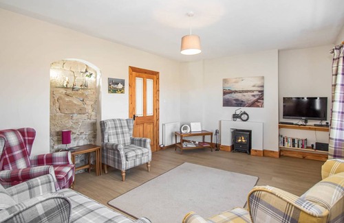 Tain Cottage | Cozy Oceanfront Cottage with 3 Bedrooms and Pet Friendly