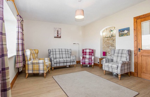 Tain Cottage | Cozy Oceanfront Cottage with 3 Bedrooms and Pet Friendly