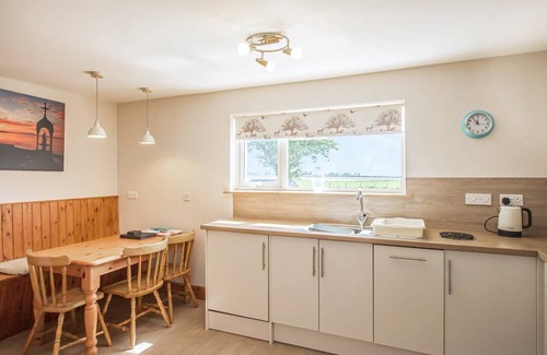 Tain Cottage | Cozy Oceanfront Cottage with 3 Bedrooms and Pet Friendly
