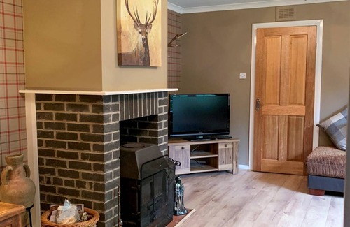 Comrie Cottage | Cozy Cottage with Kitchen, Pet-Friendly for 6 Guests